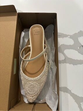 NWT A New Day Vienna Flats in Light Taupe Flowery Crochet Pointed-Toe Slingback